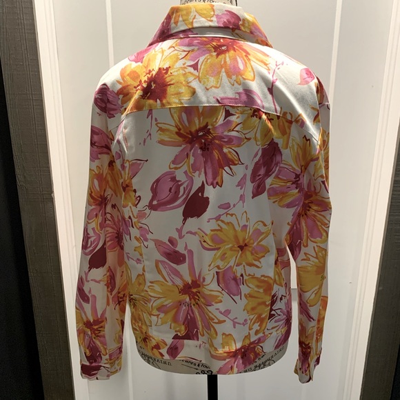 Seasons - Floral Jacket - Picture 2 of 2